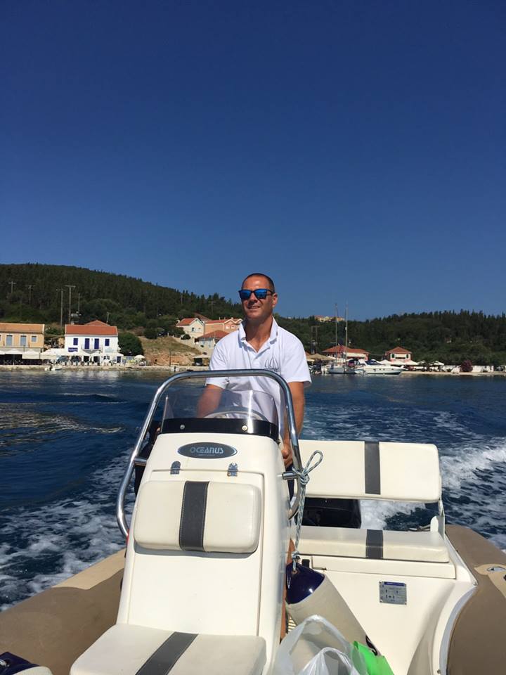 KAKO ZAISTA IZGLEDA „POSAO IZ SNOVA“ Putujete na luksuznoj jahti, uz plaćen smeštaj i hranu i platu od 3.000 evra mesečno